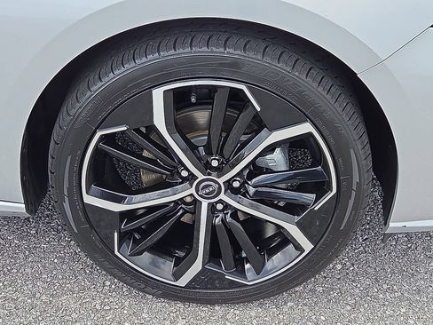 Used 2024 Nissan Altima 2.5 SR FWD image 7