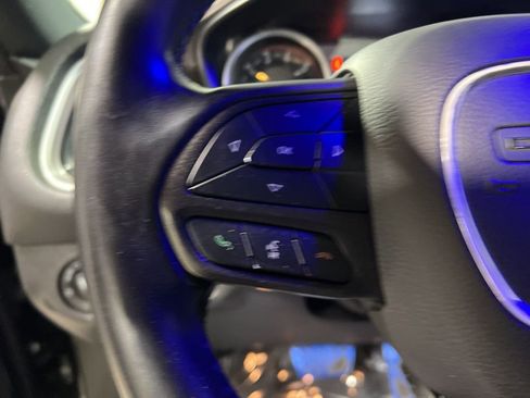 Used 2022 Dodge Challenger SXT image 17