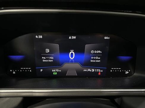 Certified 2025 Volkswagen Taos SE image 22