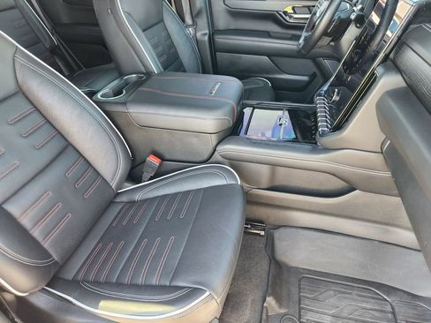 Certified 2025 GMC Yukon AT4 Ultimate image 14