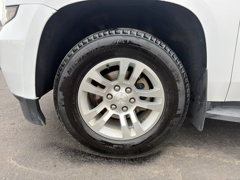 Used 2019 Chevrolet Suburban LT image 9