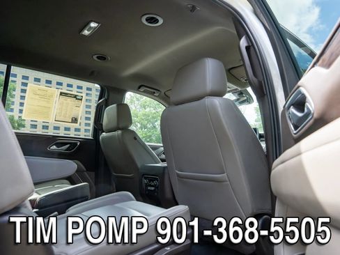 Used 2022 Chevrolet Suburban LT w/ Luxury Package RWD image 16