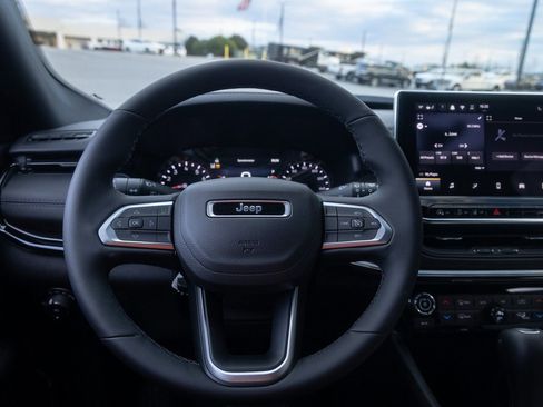 New 2026 Jeep Compass Latitude image 28