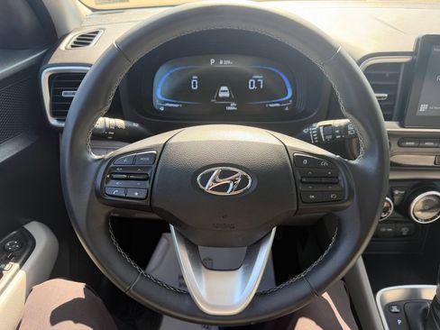 Used 2024 Hyundai Venue SEL FWD image 13