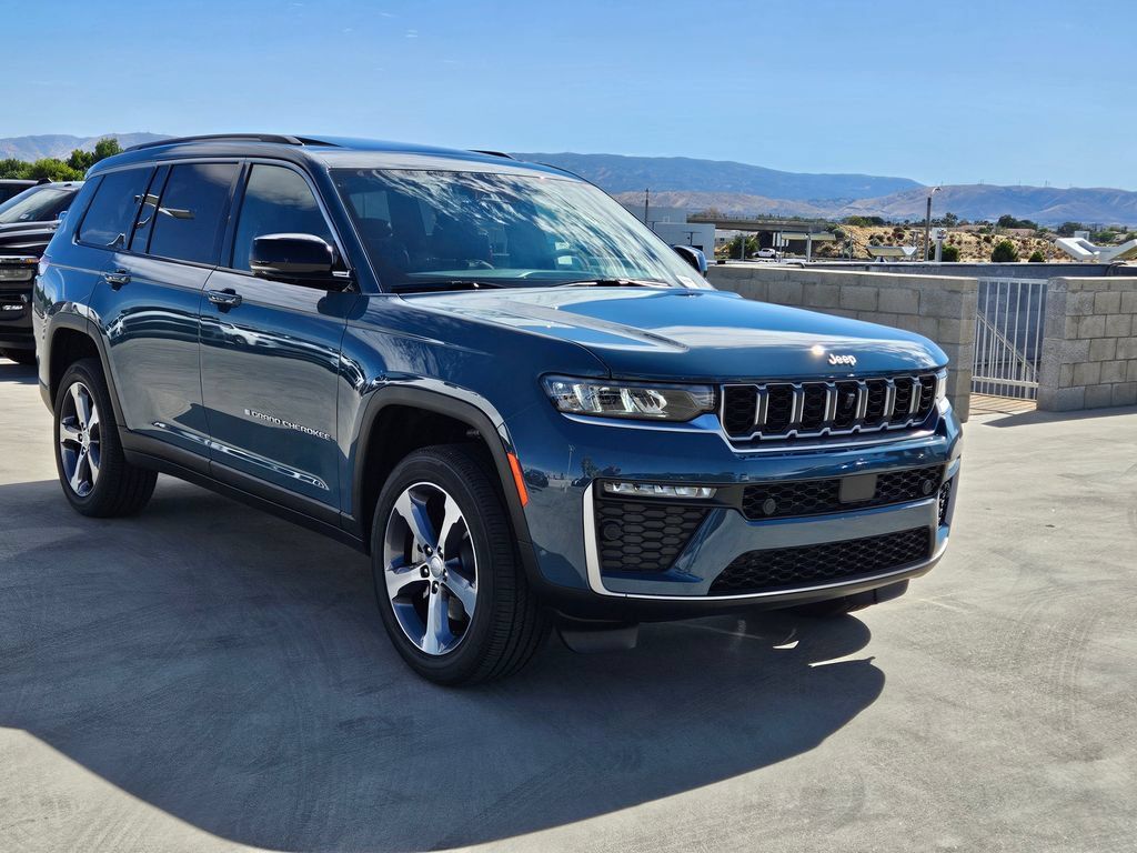 New 2026 Jeep Grand Cherokee L Limited w/ Luxury Tech Group II AWD/4WD image 12