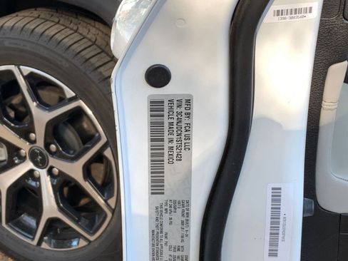 Used 2025 Jeep Compass Limited image 10