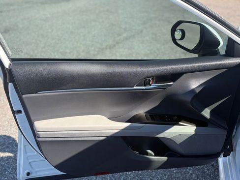 Used 2022 Toyota Camry SE image 10