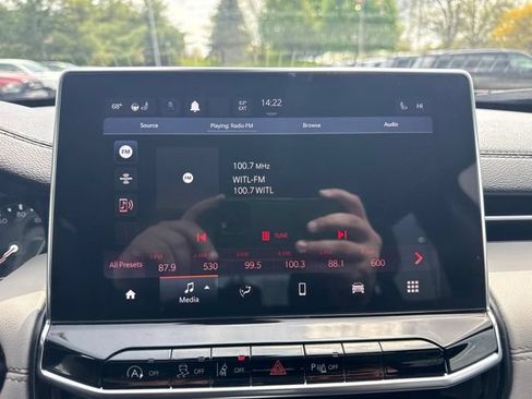 Certified 2023 Jeep Compass Limited AWD/4WD image 16