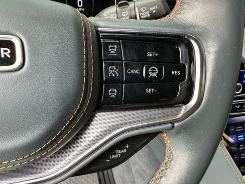Used 2023 Jeep Grand Wagoneer Series III AWD/4WD image 22