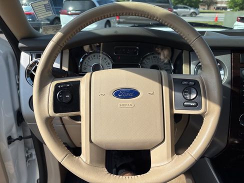 Used 2014 Ford Expedition XLT w/ Equipment Group 202A RWD image 18