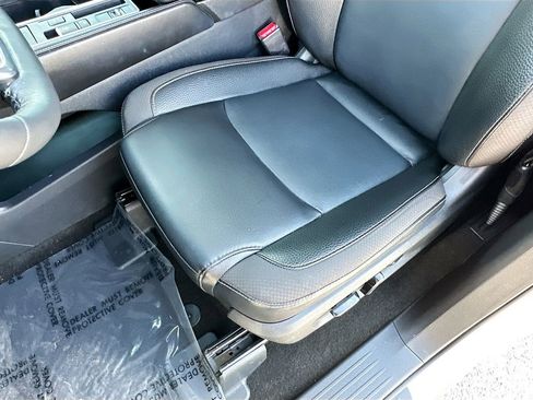 Used 2023 Nissan Pathfinder SL image 19