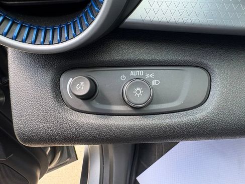 Used 2024 Chevrolet Trax LS FWD image 17