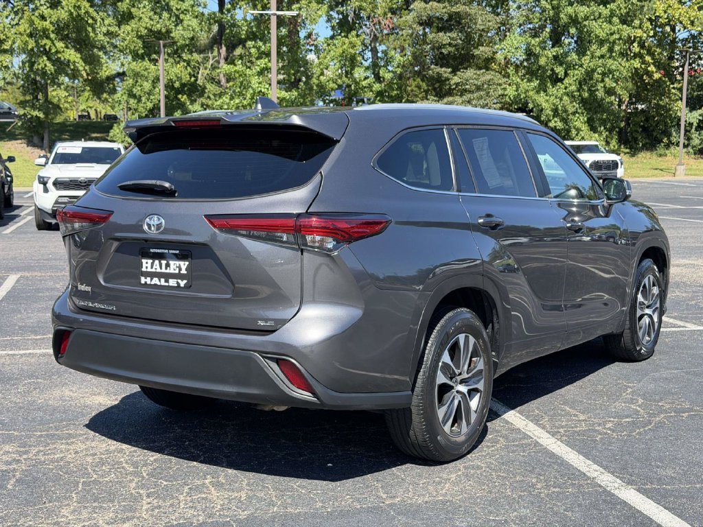 Used 2023 Toyota Highlander XLE FWD image 20