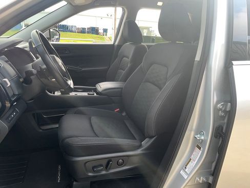Used 2025 Nissan Pathfinder SV AWD/4WD image 11