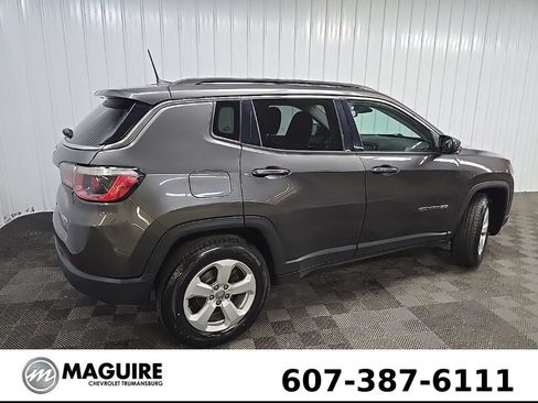Used 2019 Jeep Compass Latitude AWD/4WD image 3