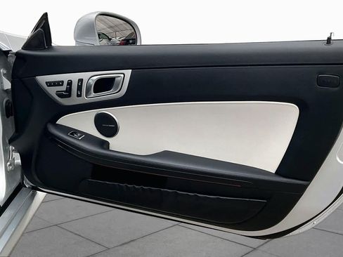 Used 2014 Mercedes-Benz SLK 350 image 21
