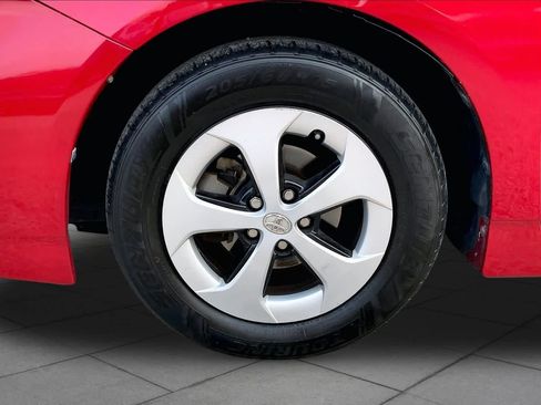 Used 2015 Toyota Prius Four FWD image 11