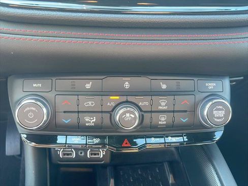 Certified 2025 Dodge Durango R/T w/ Blacktop Package AWD/4WD image 28
