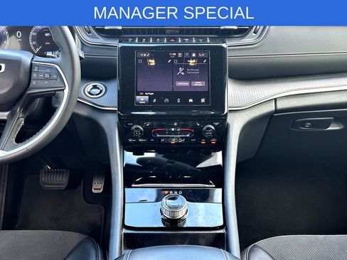 Used 2024 Jeep Grand Cherokee L Laredo AWD/4WD image 29