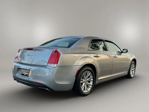Used 2017 Chrysler 300 C RWD image 13
