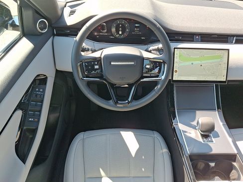 Used 2026 Land Rover Range Rover Evoque S AWD/4WD image 4