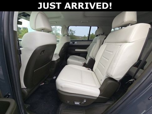 Used 2024 Hyundai Santa Fe Calligraphy image 10