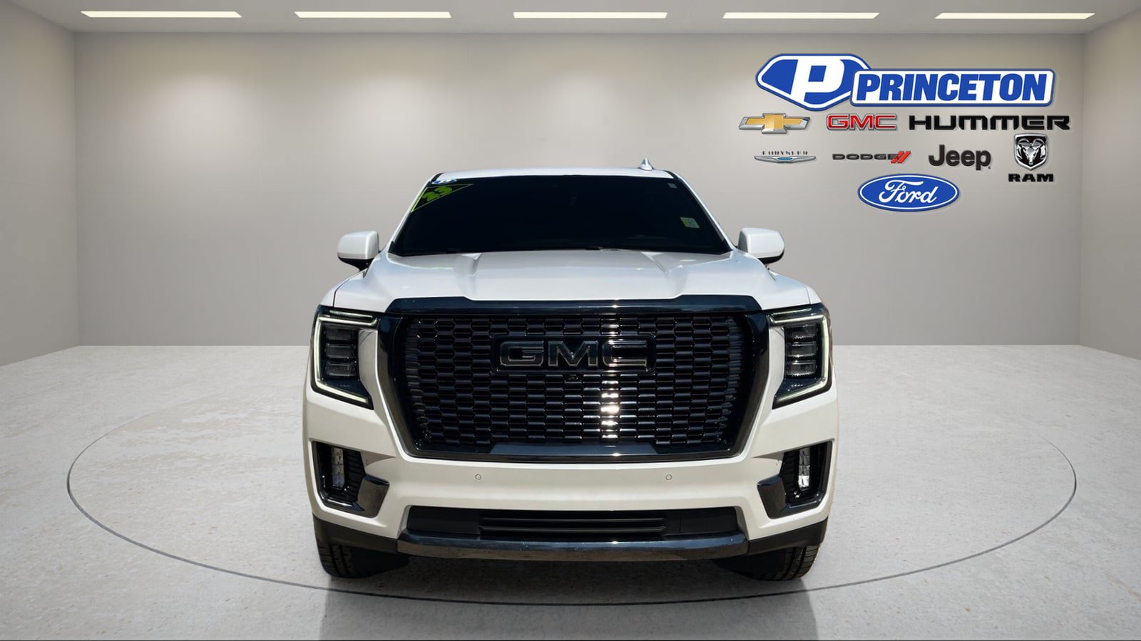 Used 2023 GMC Yukon XL Denali Ultimate w/ LPO, Floor Liner Package AWD/4WD image 2
