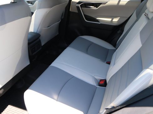 Used 2020 Toyota RAV4 XLE Premium FWD image 31