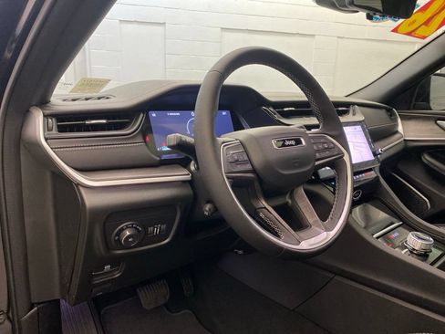 Certified 2026 Jeep Grand Cherokee Limited AWD/4WD image 27