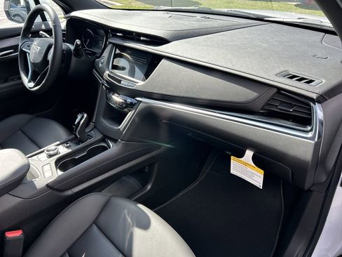 New 2025 Cadillac XT6 Luxury image 13