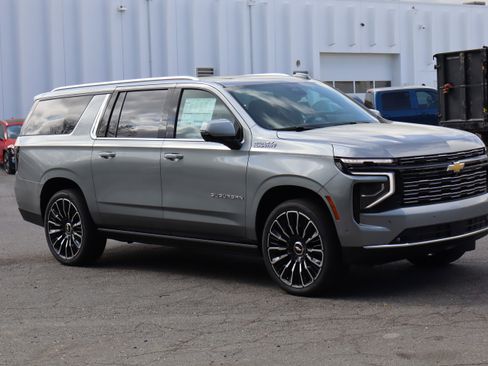 New 2026 Chevrolet Suburban High Country AWD/4WD image 2