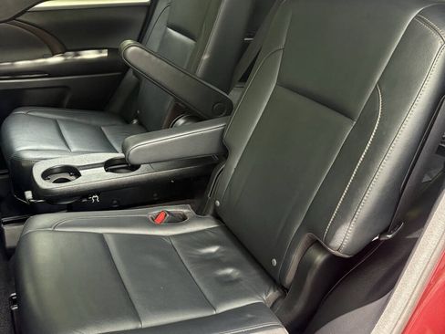 Used 2016 Toyota Highlander XLE FWD image 37