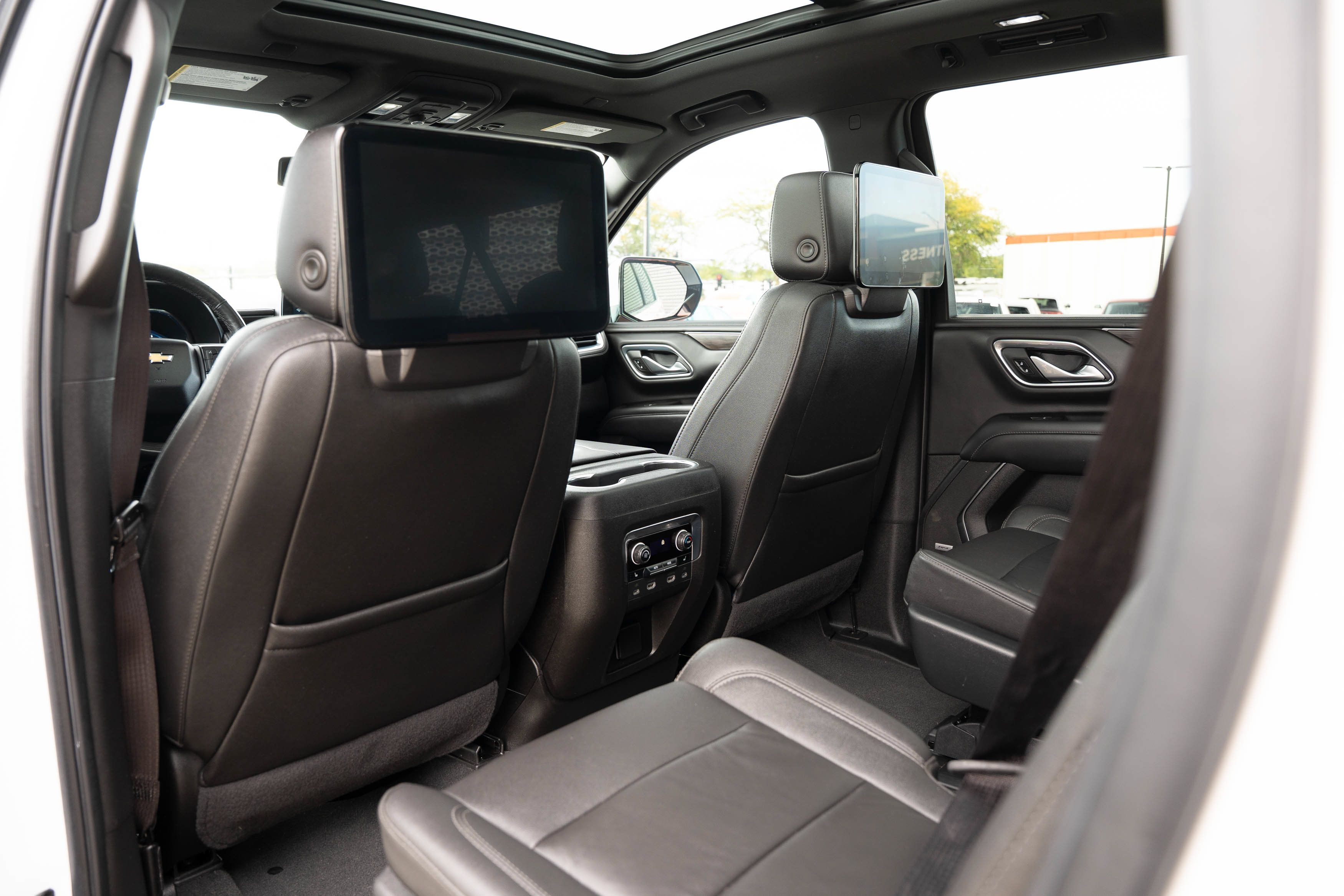 Used 2022 Chevrolet Suburban LT w/ LT Signature Package AWD/4WD image 23