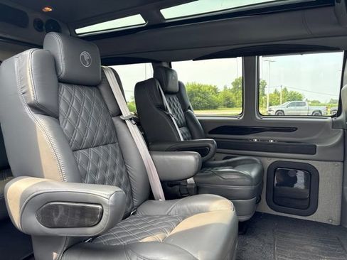 Used 2023 Chevrolet Express 2500 RWD image 13