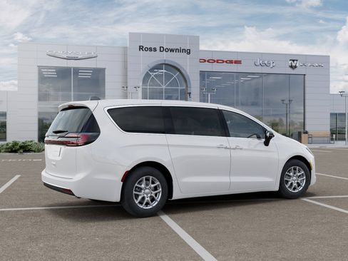 New 2027 Chrysler Pacifica Select FWD image 4