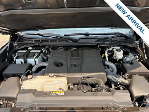 Used 2024 Toyota Tundra Limited AWD/4WD image 30