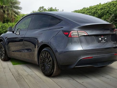 Used 2021 Tesla Model Y Long Range image 4