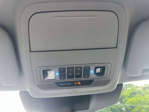 Used 2023 Ford Explorer XLT w/ Equipment Group 202A AWD/4WD image 32