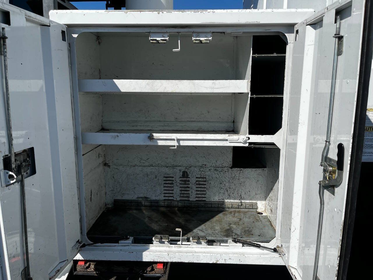 Used 2013 Ford F750 2WD Regular Cab Super Duty image 17