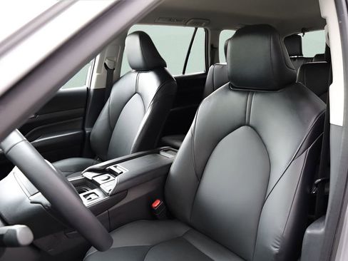 Certified 2025 Toyota Grand Highlander AWD image 18