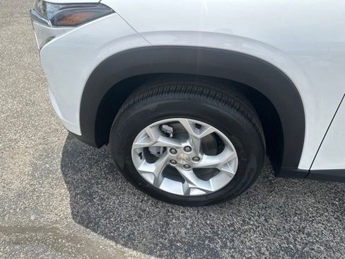 New 2026 Chevrolet Trax LS w/ LS Convenience Package FWD image 10