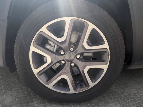 Used 2016 Jeep Renegade Latitude w/ Cold Weather Group FWD image 31