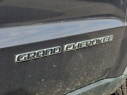 Used 2018 Jeep Grand Cherokee Laredo AWD/4WD image 9