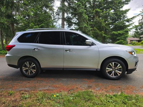 Used 2018 Nissan Pathfinder SV AWD/4WD image 7