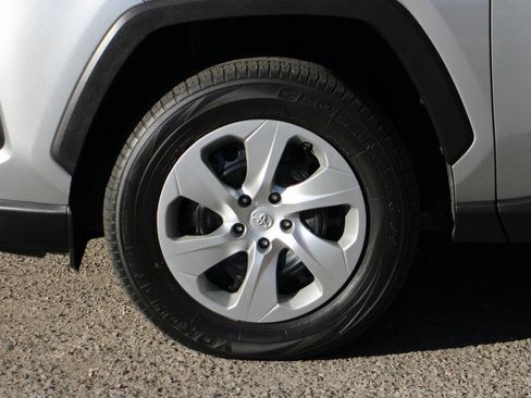 Used 2021 Toyota RAV4 LE image 40