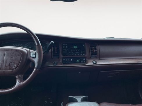 Used 1999 Buick Park Avenue w/ Seating Pkg image 11
