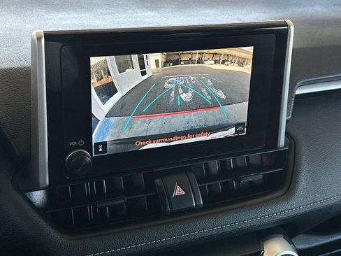Used 2025 Toyota RAV4 XLE FWD image 17