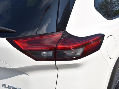 Used 2023 Nissan Rogue Platinum w/ Platinum Premium Package FWD image 11