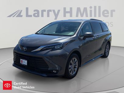 Used 2025 Toyota Sienna XLE