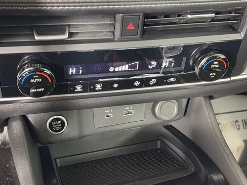 Used 2023 Nissan Rogue SV image 21